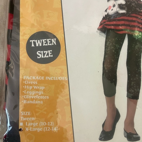 Pirate Girl Costume - Red and Black - Picture 2 of 3